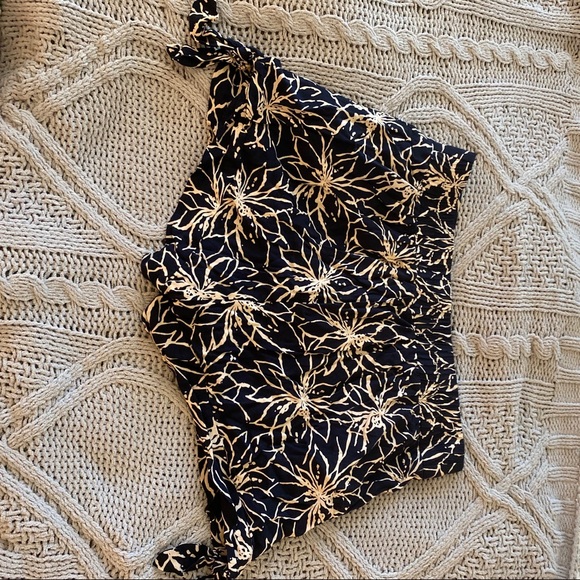 Dark Navy Floral Shorts - Picture 2 of 3